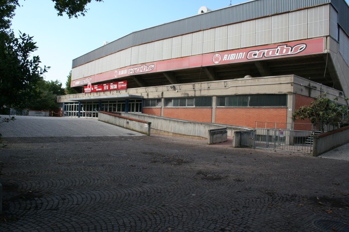 Presso il palazzetto 3