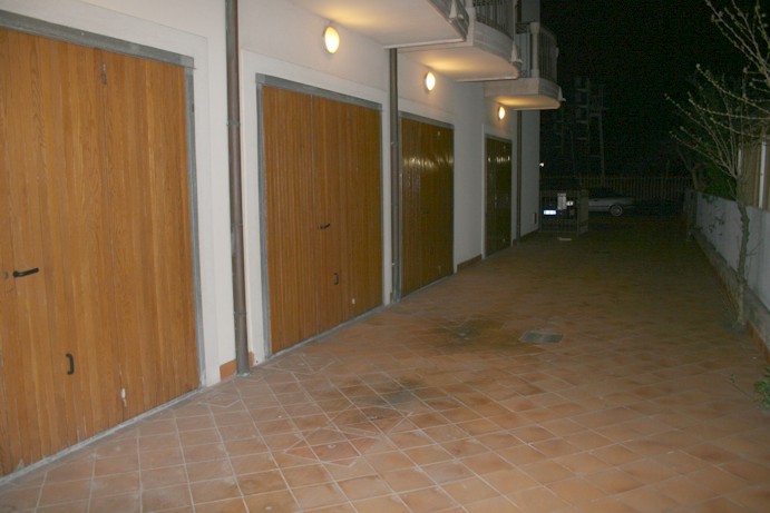 esterno garage 1